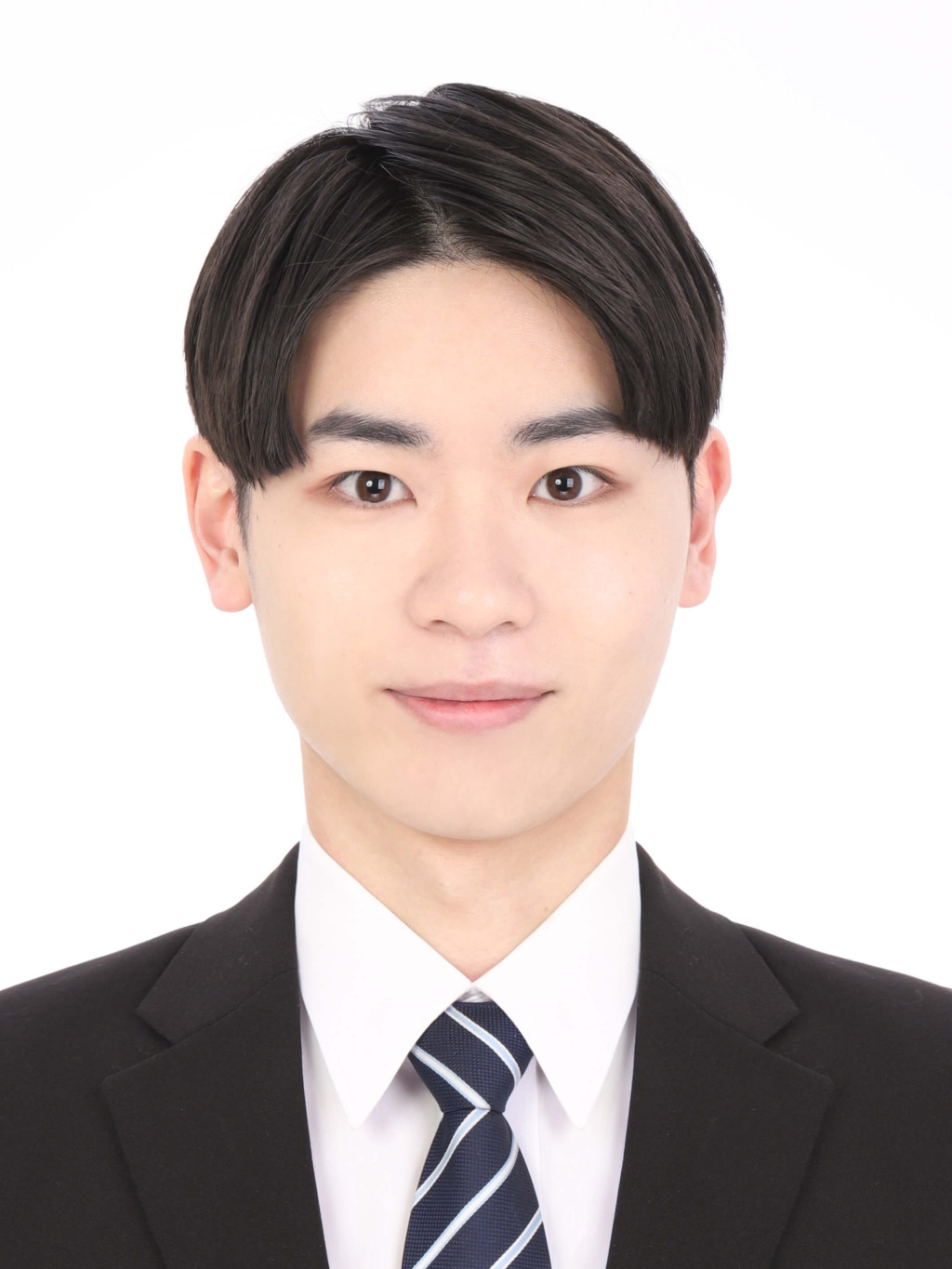 女子就活生のプロがヘアメイクして、撮影指導をした証明写真のアフター