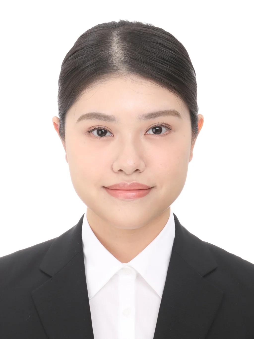 女子就活生の証明写真のビフォー