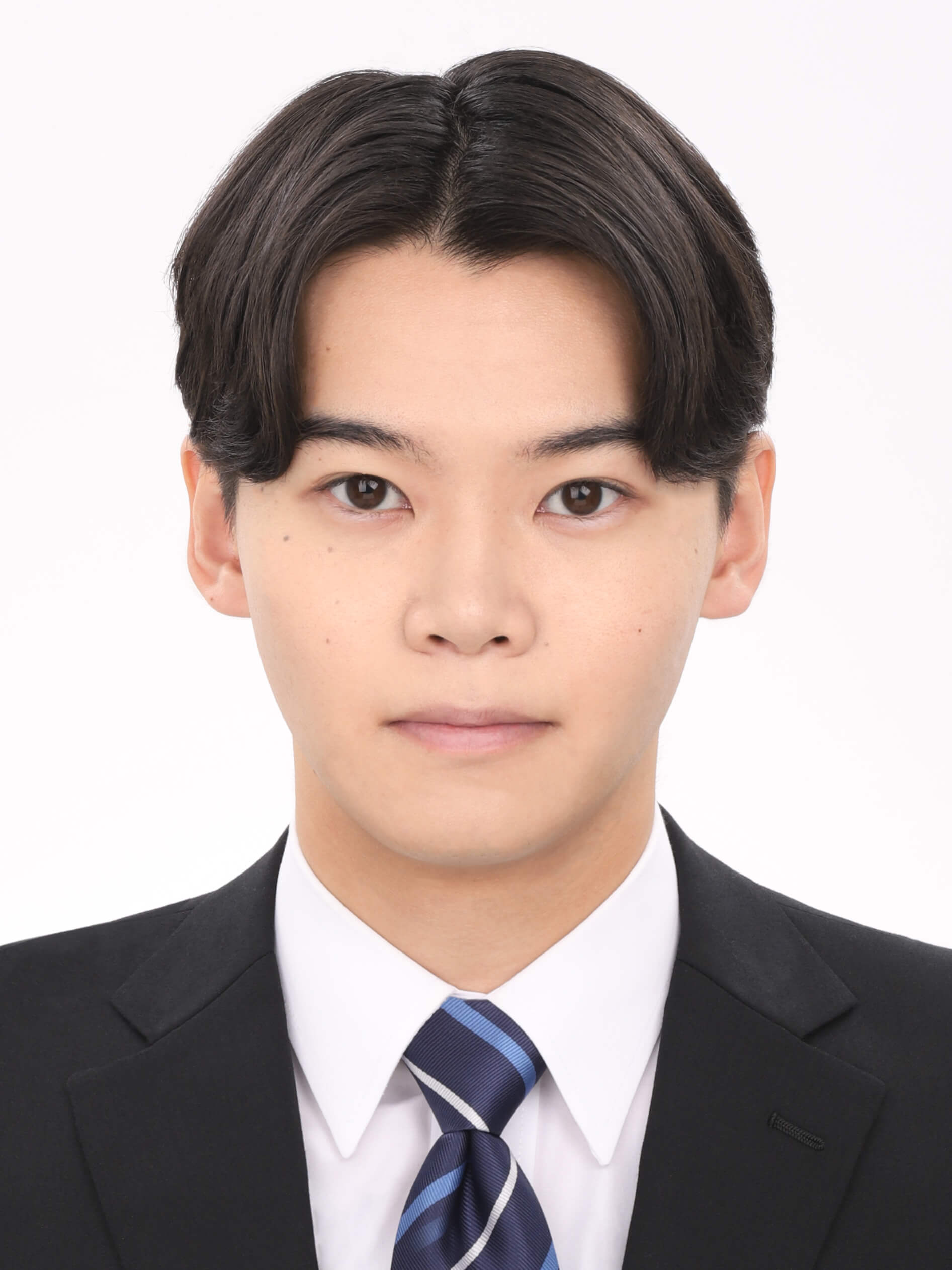 女子就活生のプロがヘアメイクして、撮影指導をした証明写真のアフター