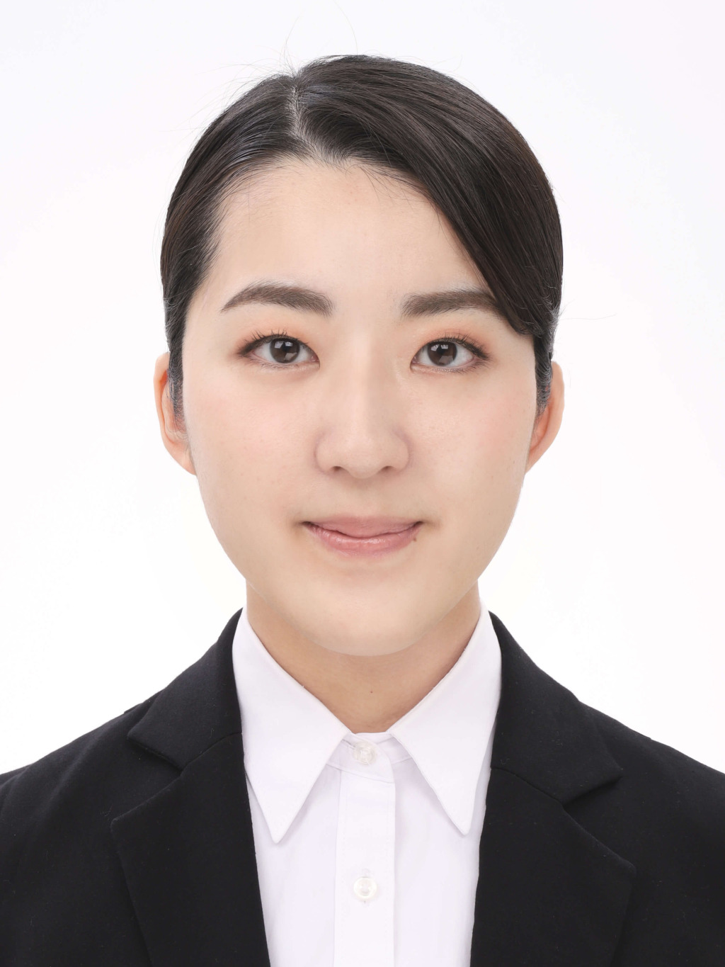 女子就活生のプロがヘアメイクして、撮影指導をした証明写真のアフター