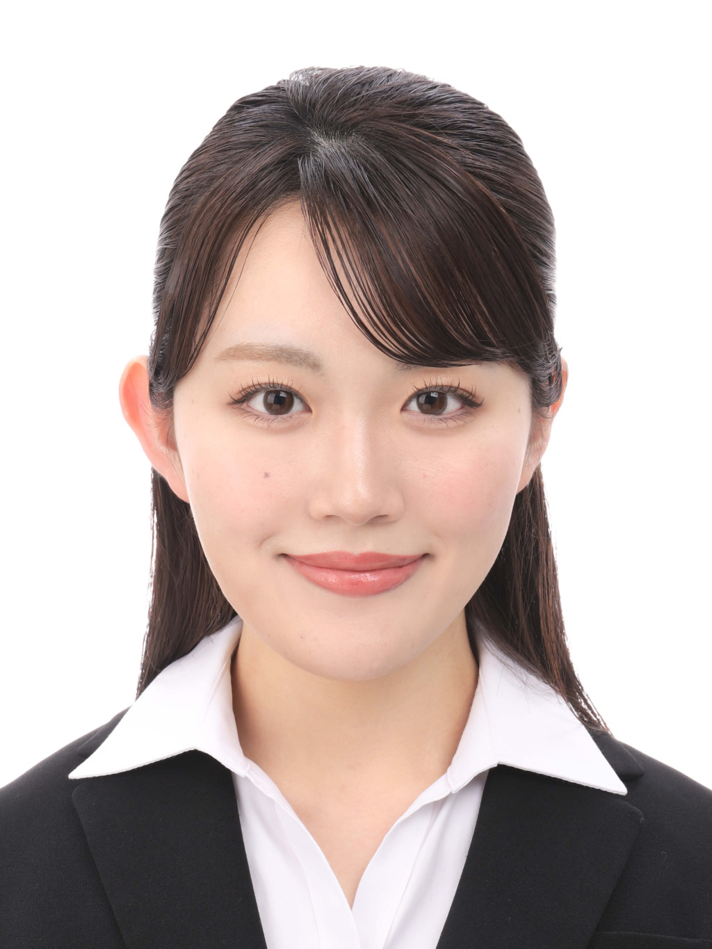 女子就活生のプロがヘアメイクして、撮影指導をした証明写真のアフター