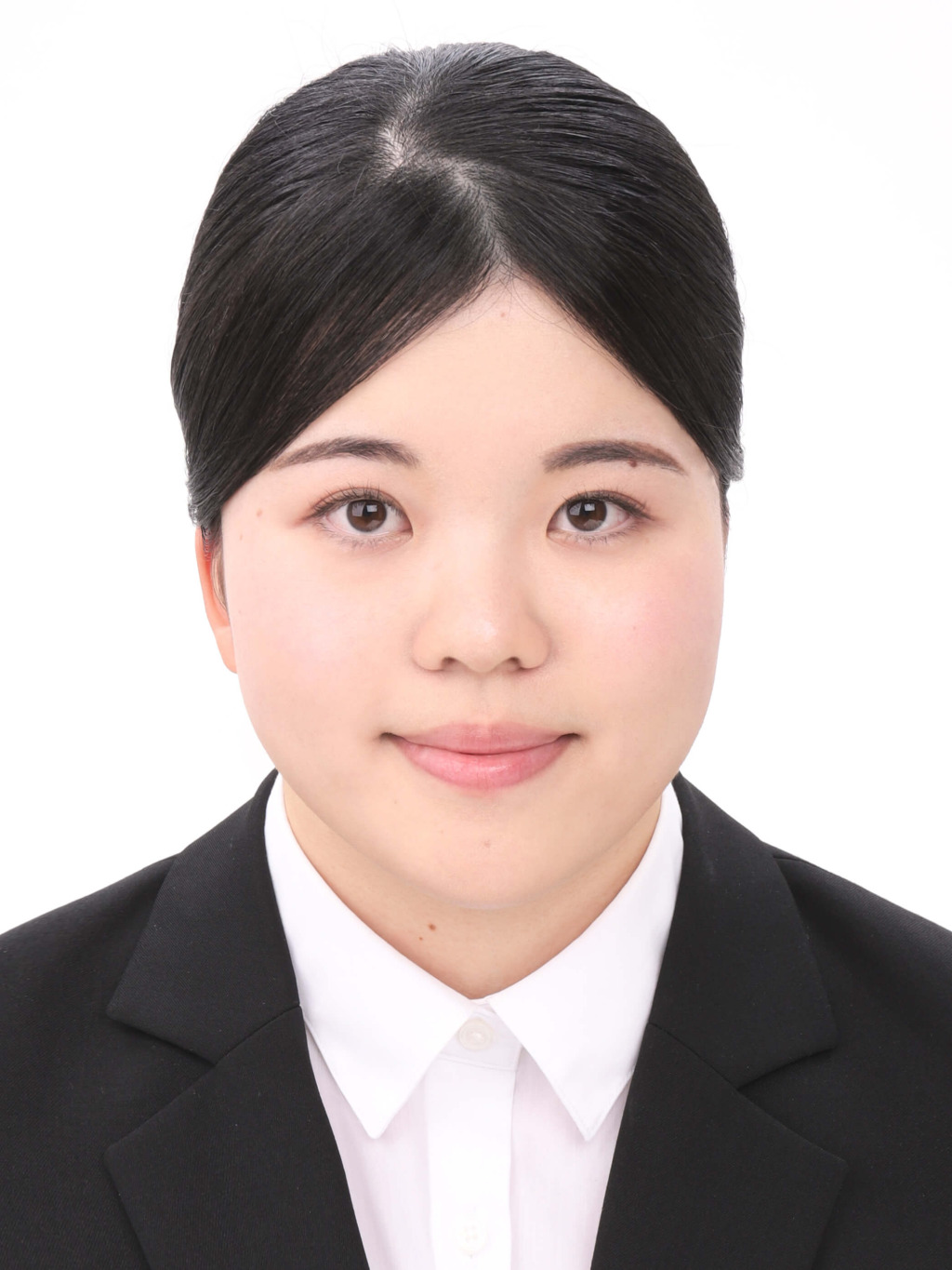 女子就活生のプロがヘアメイクして、撮影指導をした証明写真のアフター