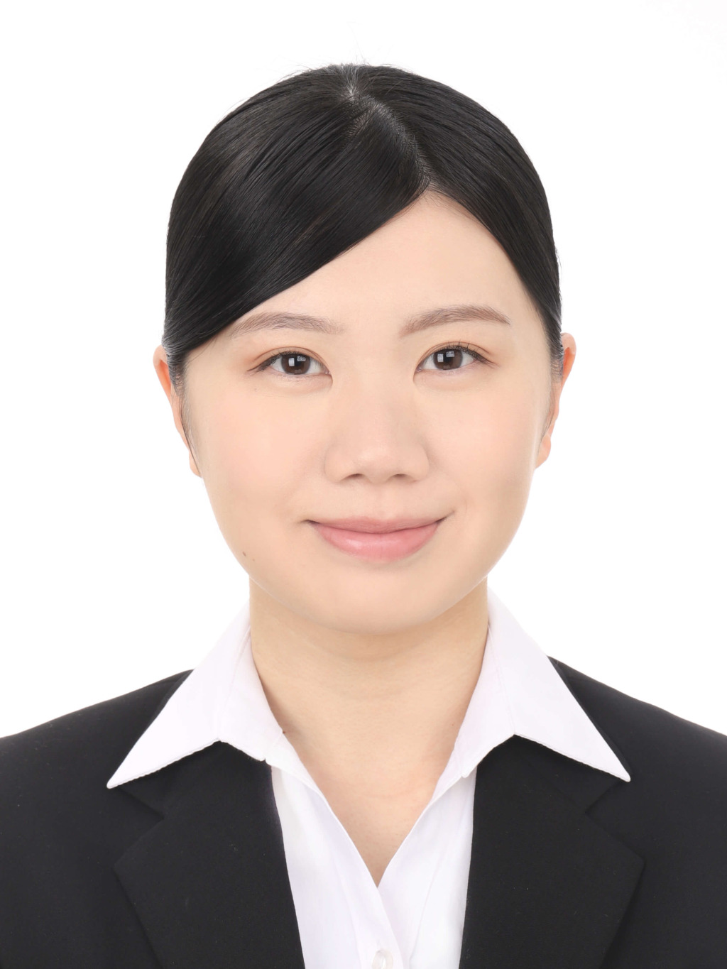 女子就活生のプロがヘアメイクして、撮影指導をした証明写真のアフター