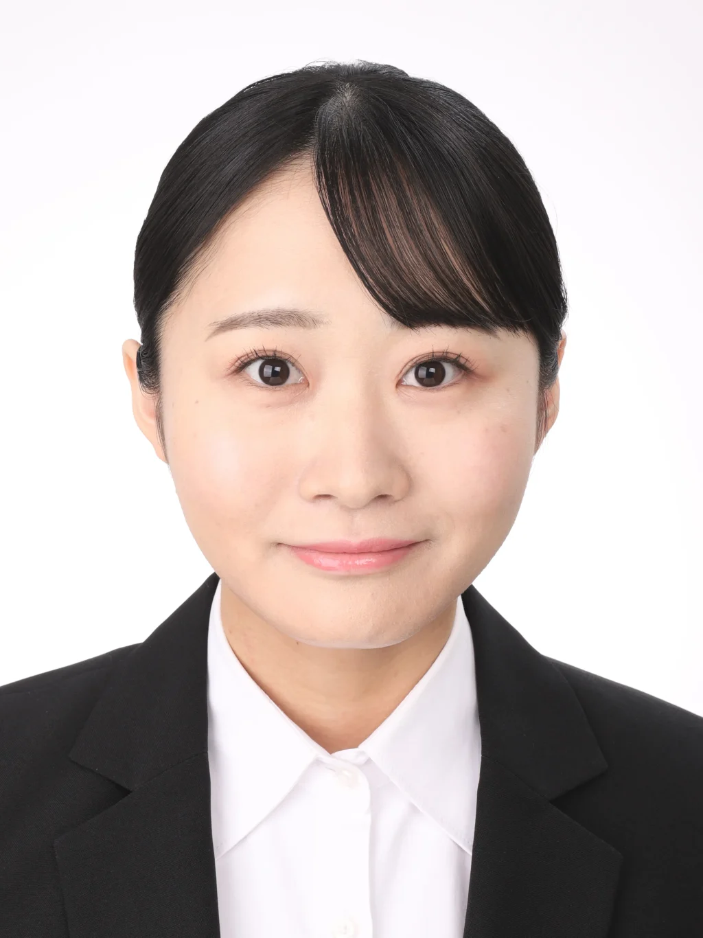 女子就活生の証明写真のビフォー