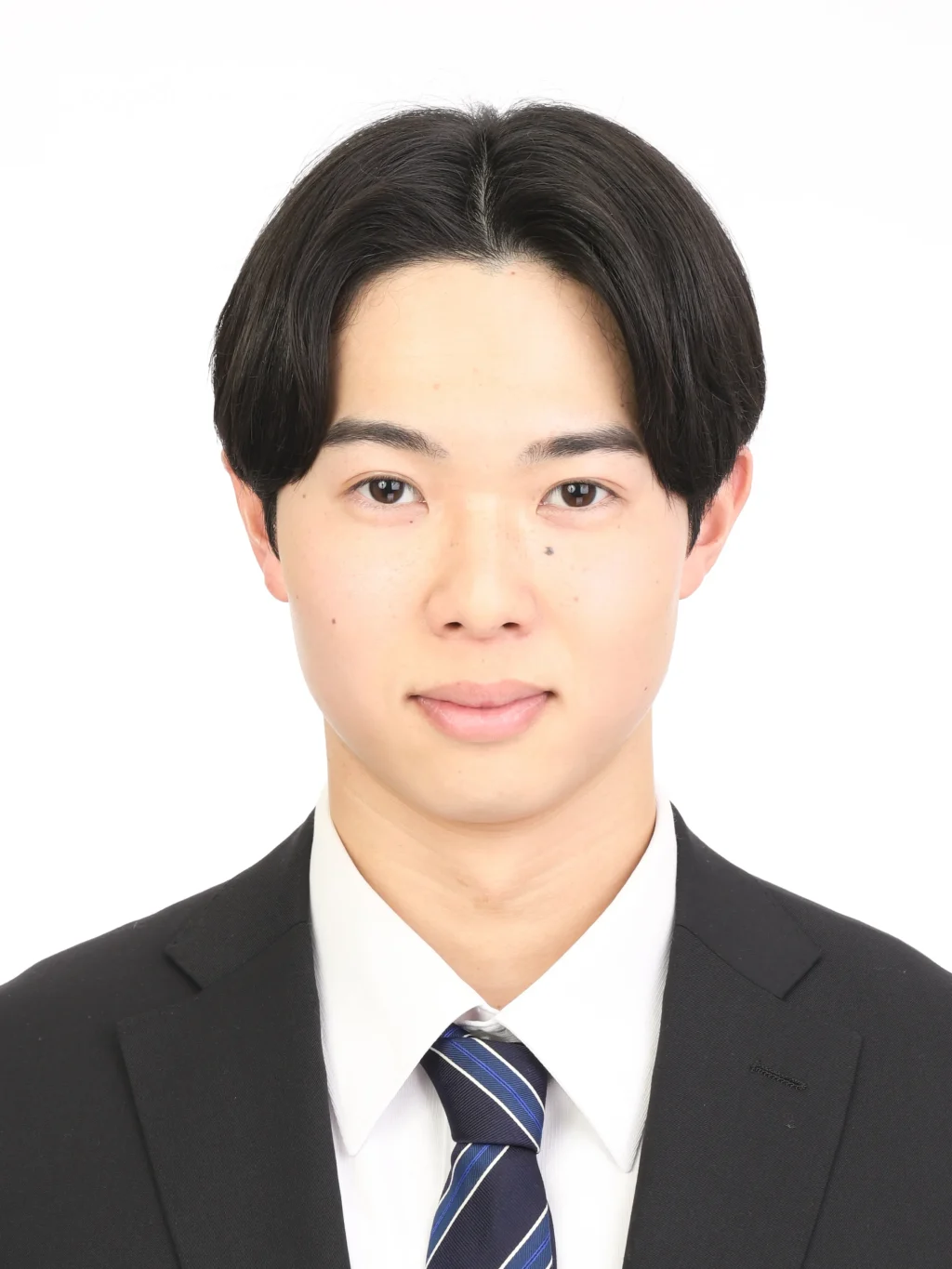 女子就活生の証明写真のビフォー