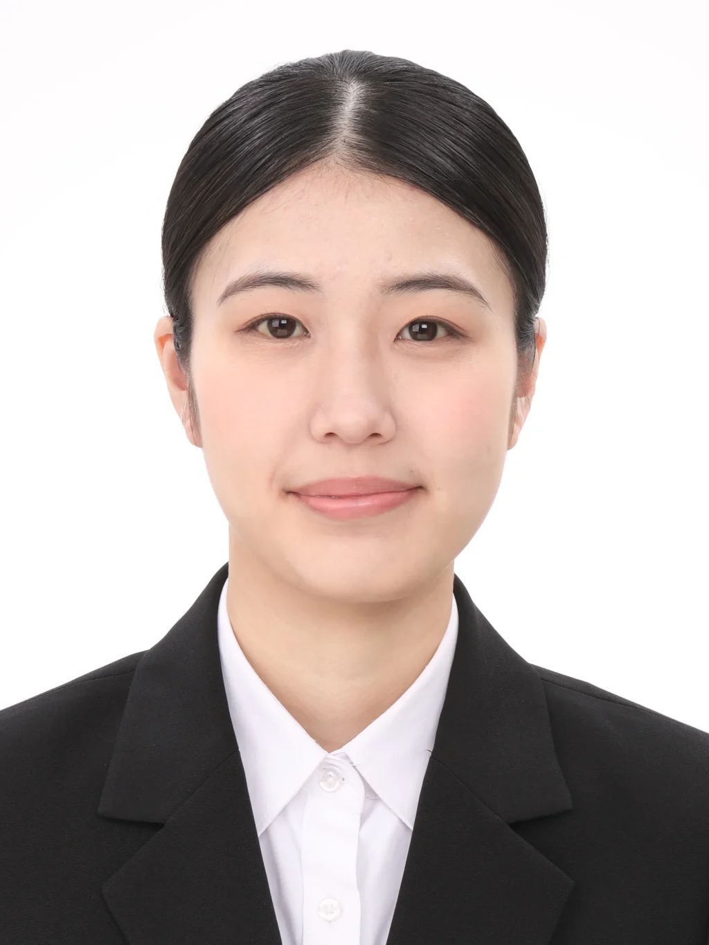 女子就活生の証明写真のビフォー