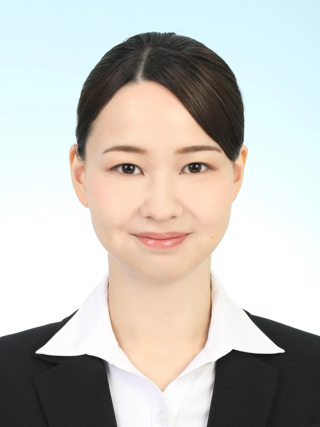 女子就活生のプロがヘアメイクして、撮影指導をした証明写真のアフター