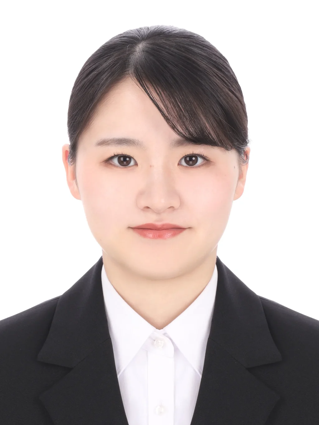 女子就活生のプロがヘアメイクして、撮影指導をした証明写真のアフター