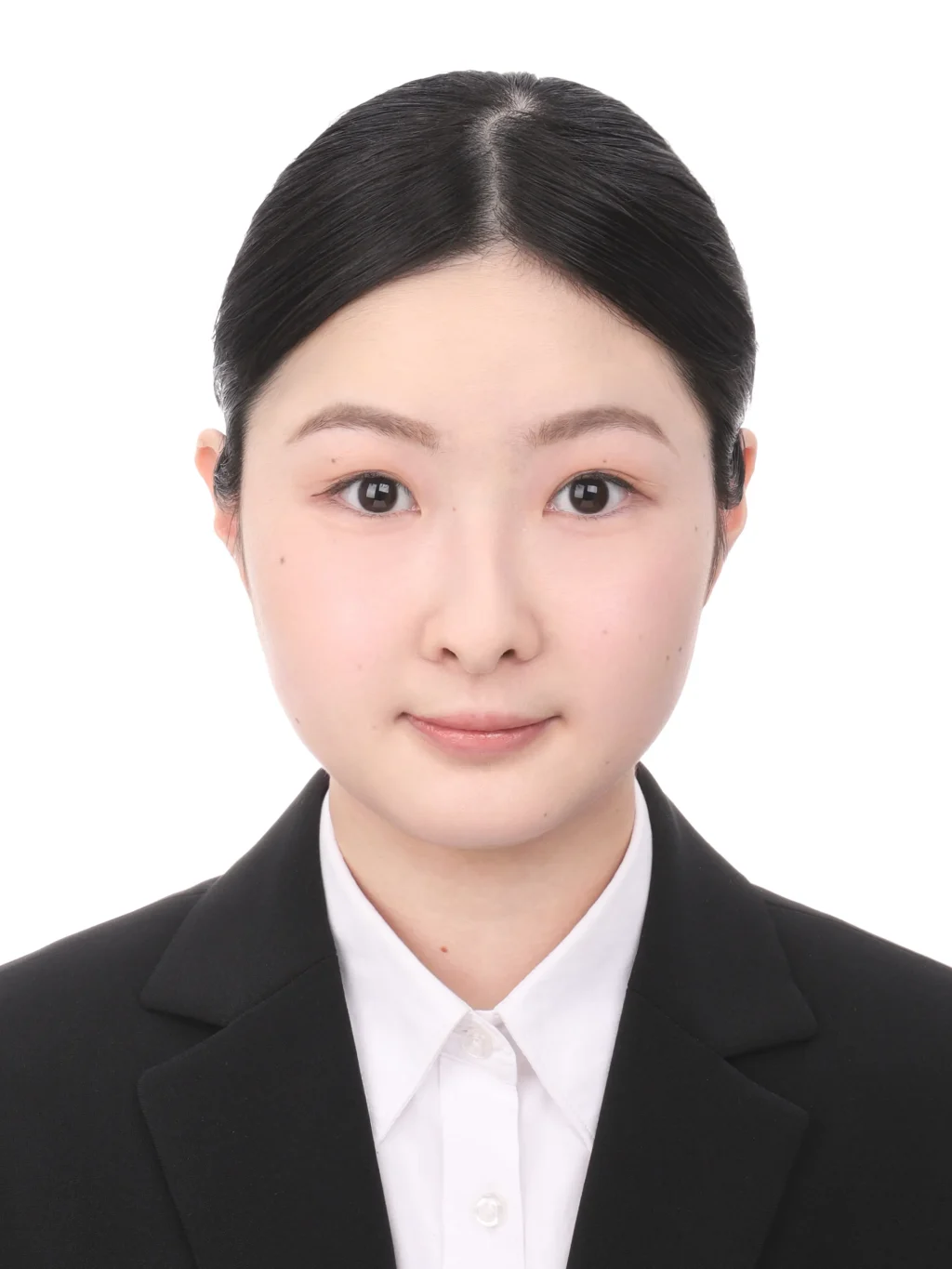 女子就活生のプロがヘアメイクして、撮影指導をした証明写真のアフター