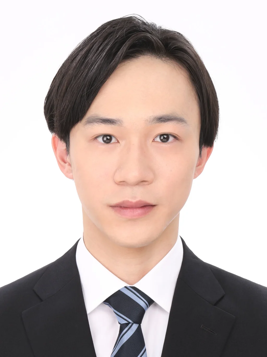 女子就活生のプロがヘアメイクして、撮影指導をした証明写真のアフター