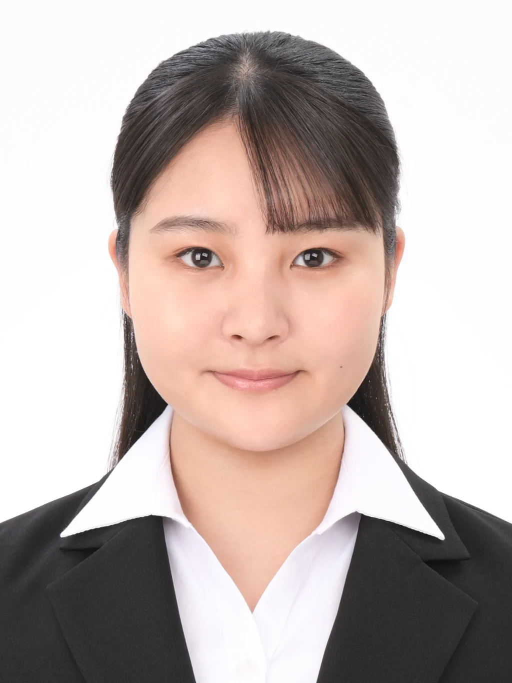 女子就活生のプロがヘアメイクして、撮影指導をした証明写真のアフター