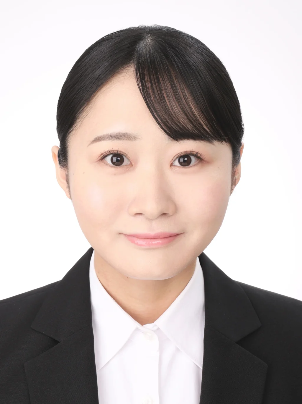 女子就活生のプロがヘアメイクして、撮影指導をした証明写真のアフター