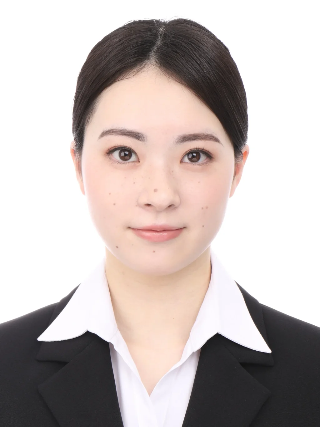 女子就活生の証明写真のビフォー