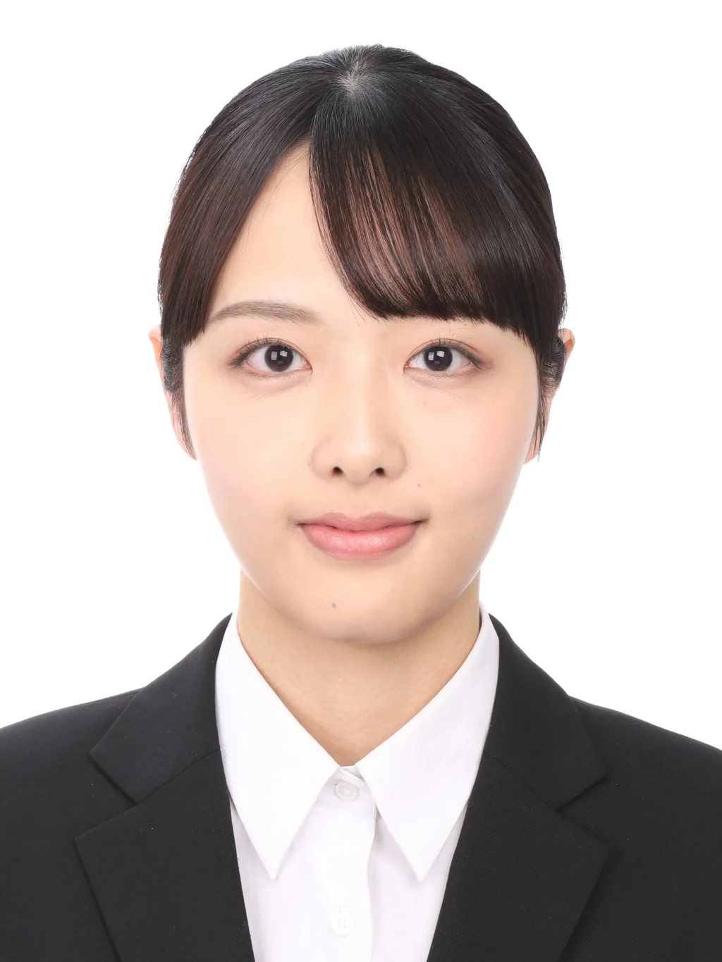 女子就活生の証明写真のビフォー