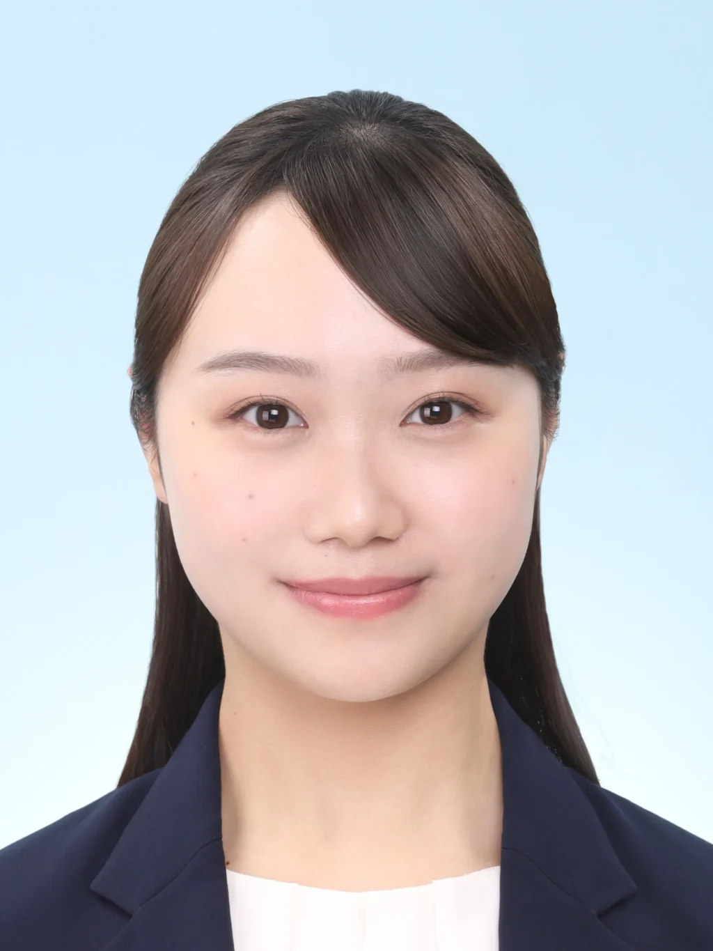 女子就活生のプロがヘアメイクして、撮影指導をした証明写真のアフター