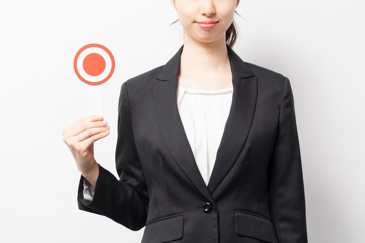 就活用の証明写真メイクで「つけま」をつけても良い？プロが選び方を紹介1