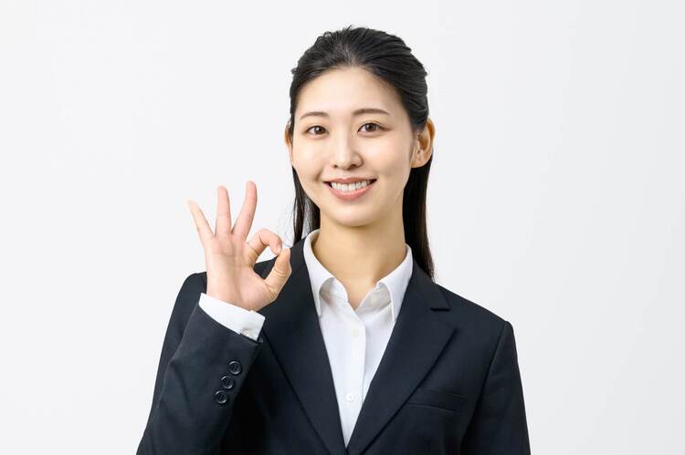 女子必見｜就活の証明写真で着るべき「スーツ」の色や柄を詳しく紹介1