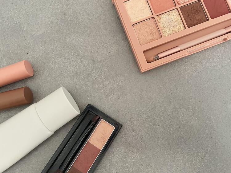 就活写真メイクに「アイブロウマスカラ」は必要？プロ厳選の商品も紹介1