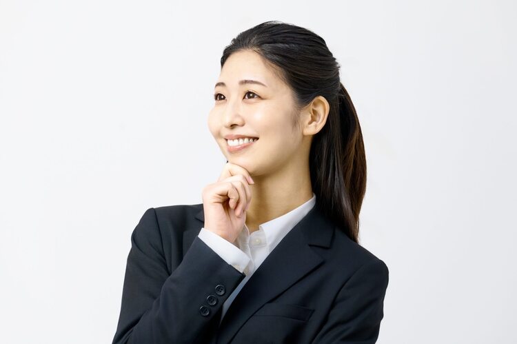 ロング必見！就活の証明写真におすすめの「髪型」は？セット方法を解説1