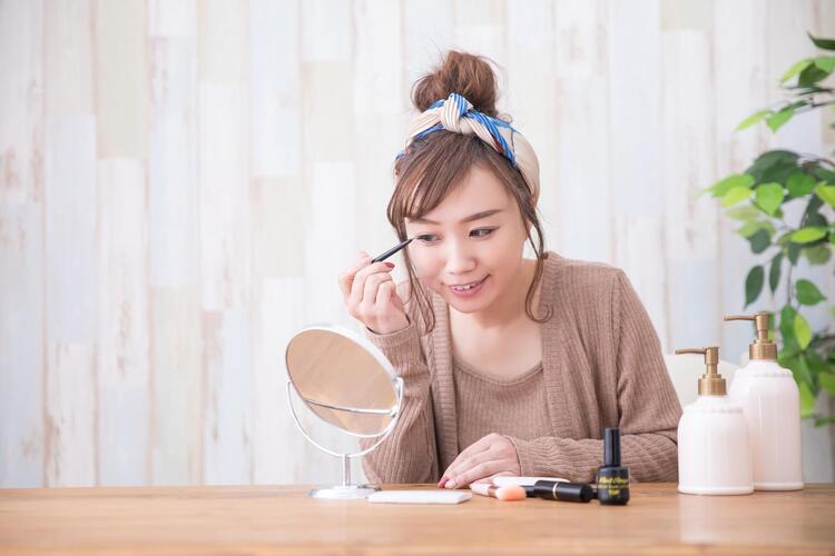 就活写真メイクに適した「アイライン」の引き方は？おすすめ商品も紹介2