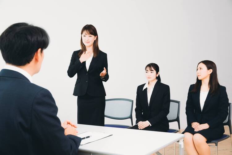 好印象を与えたい人必見！就活の証明写真におすすめの「背景色」を紹介2