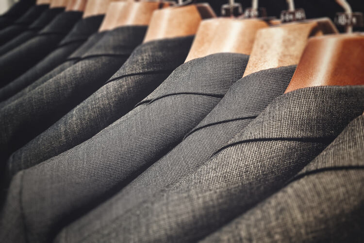 就活男子向け｜証明写真で着るべき「スーツ」の色や柄を詳しく紹介2