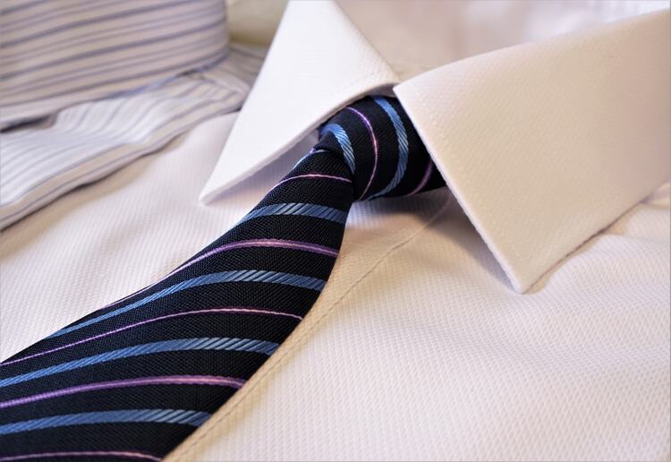 就活男子は注意！就活写真で「ボタンダウンシャツ」がダメな理由とは？2