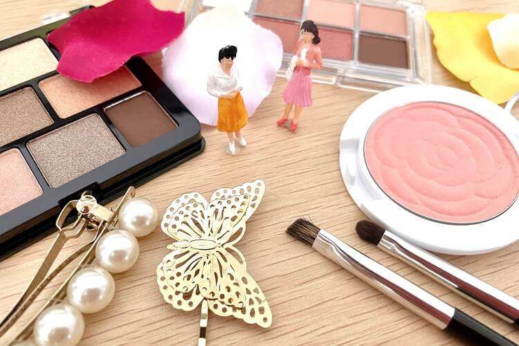 就活の証明写真で好印象を与える「チーク」の入れ方｜おすすめアイテムも3