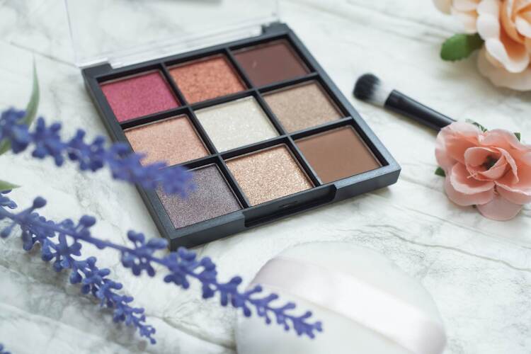 就活写真は「イエベ」「ブルベ」に合ったメイクが鍵！見分け方やコスメを紹介3