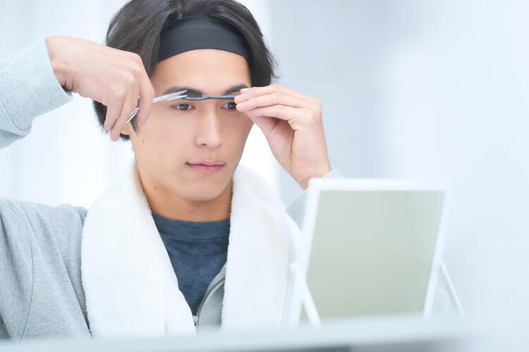 男子の就活証明写真に適した「眉毛」デザイン5選｜メイク方法も紹介6