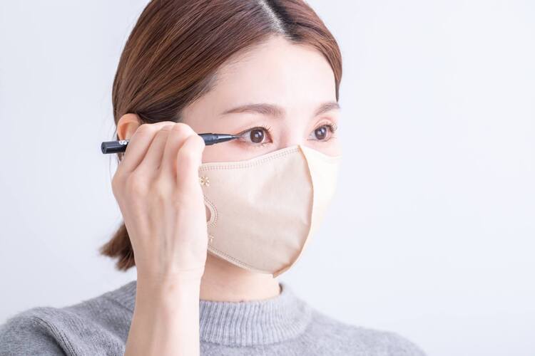 就活写真メイクに適した「アイライン」の引き方は？おすすめ商品も紹介7