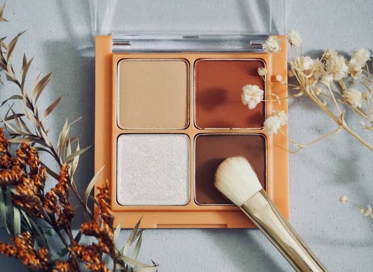 就活の証明写真メイクにぴったりの「アイシャドウ」を厳選｜塗り方も紹介7