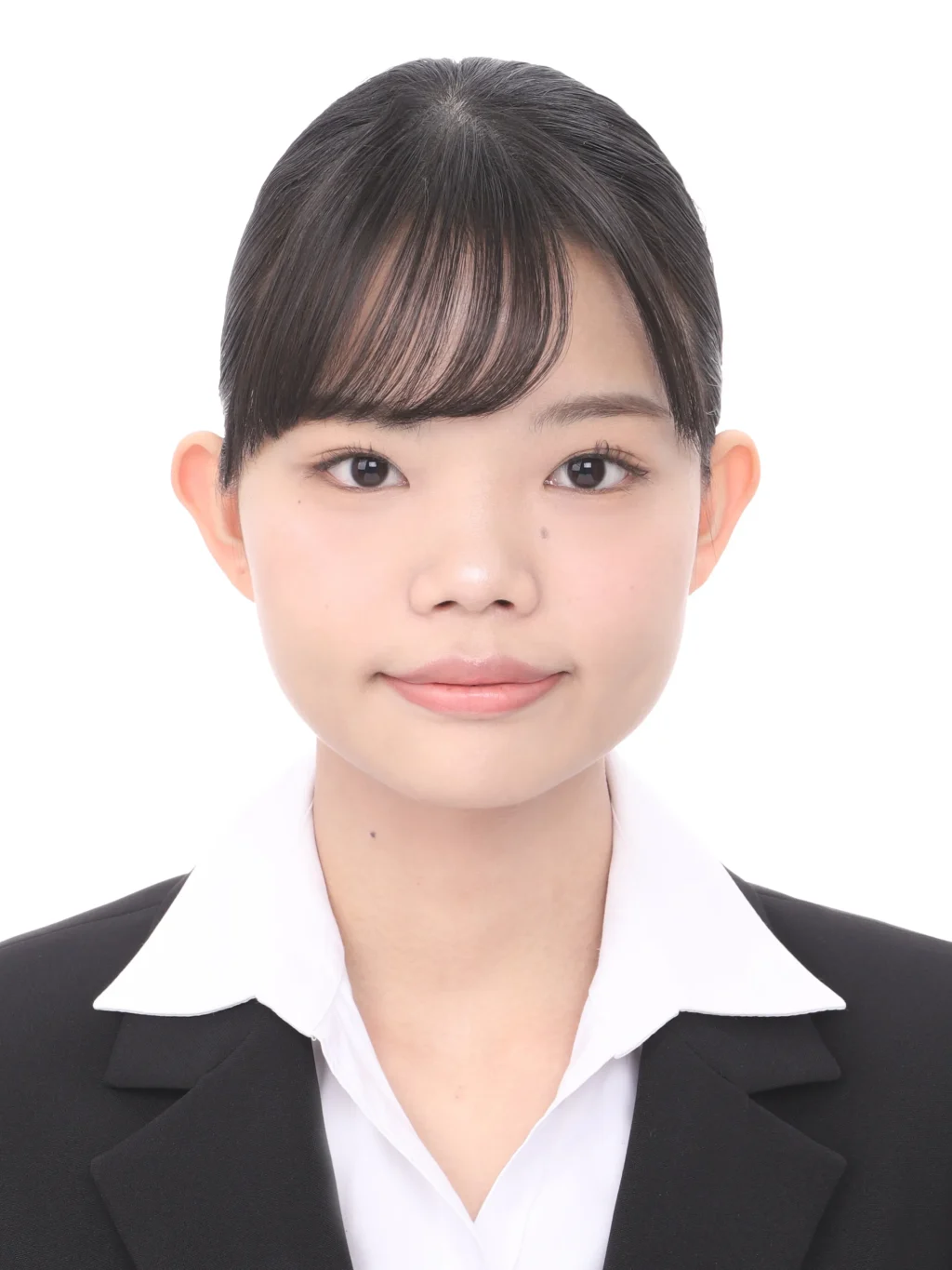 女子就活生のプロがヘアメイクして、撮影指導をした証明写真のアフター