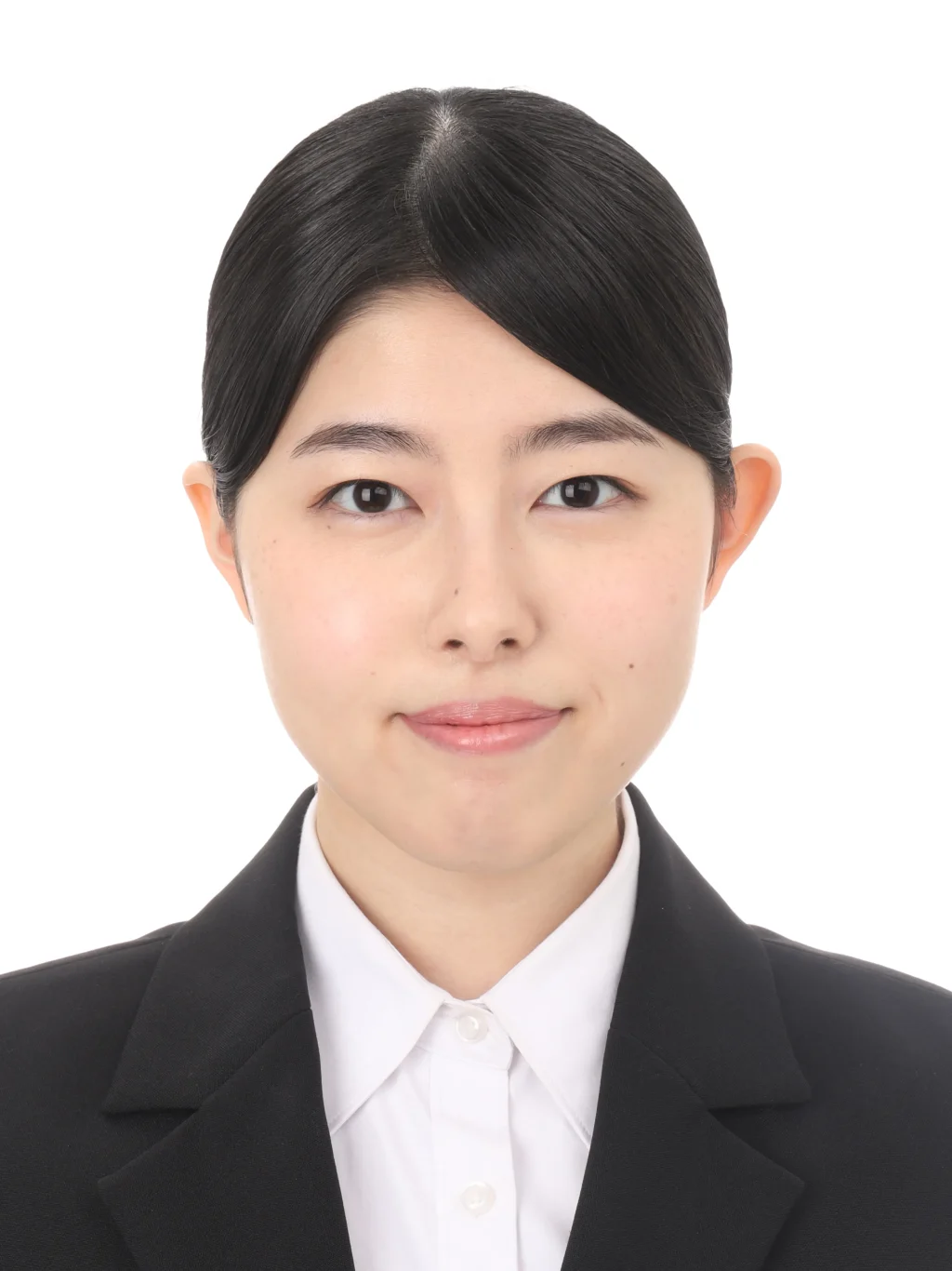 女子就活生の証明写真のビフォー