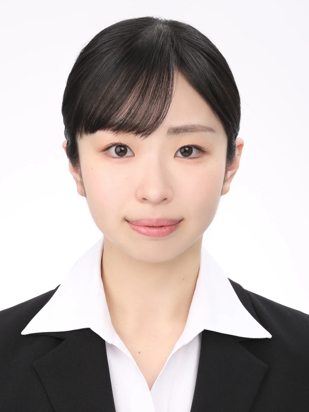 女子就活生のプロがヘアメイクして、撮影指導をした証明写真のアフター