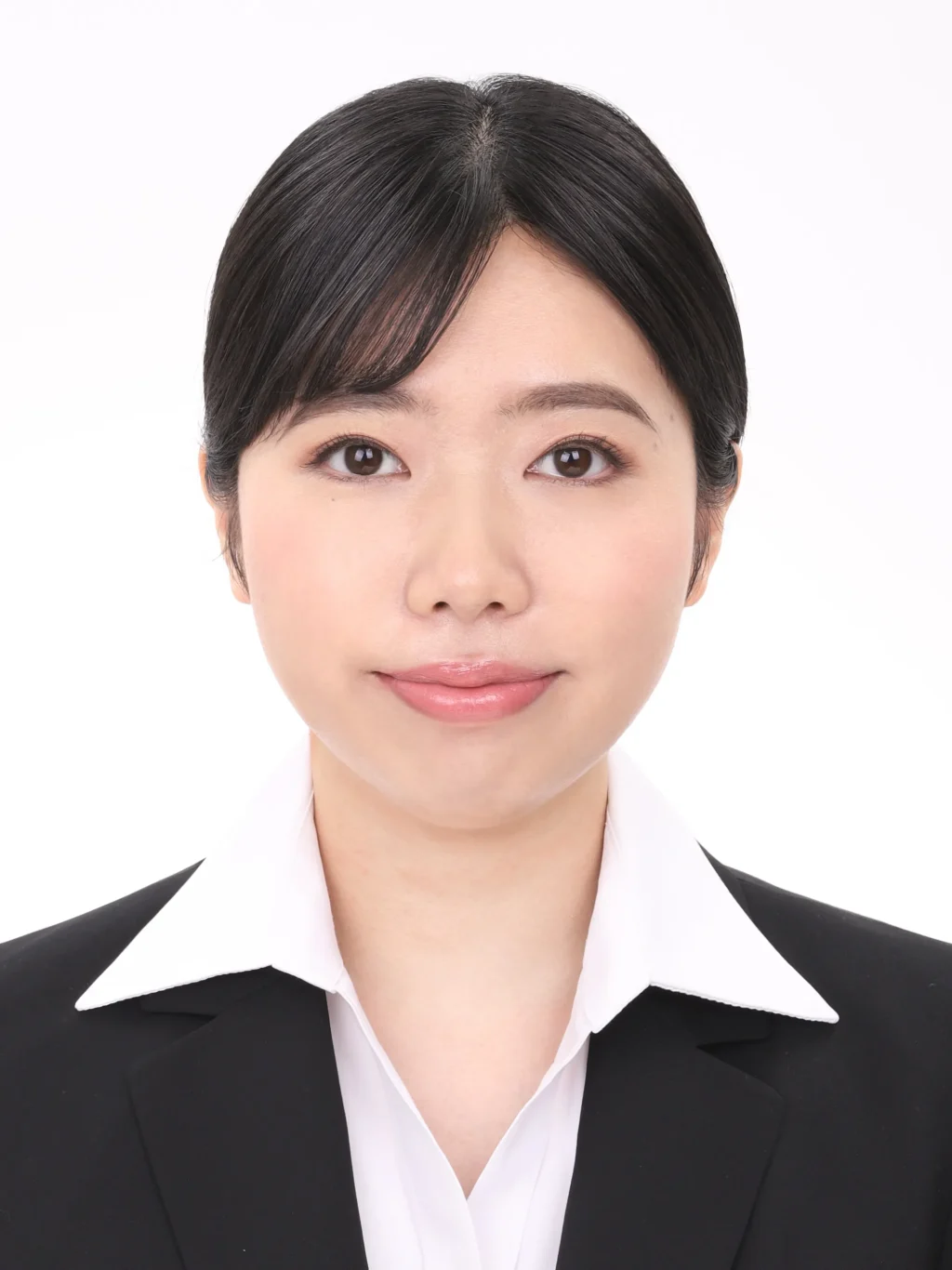 女子就活生のプロがヘアメイクして、撮影指導をした証明写真のアフター