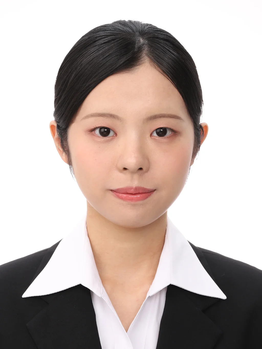 女子就活生のプロがヘアメイクして、撮影指導をした証明写真のアフター