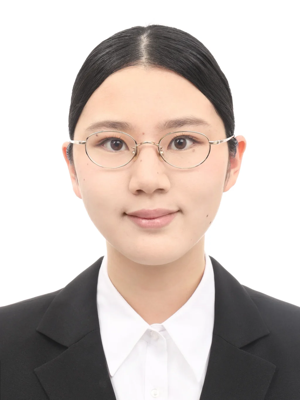 女子就活生のプロがヘアメイクして、撮影指導をした証明写真のアフター