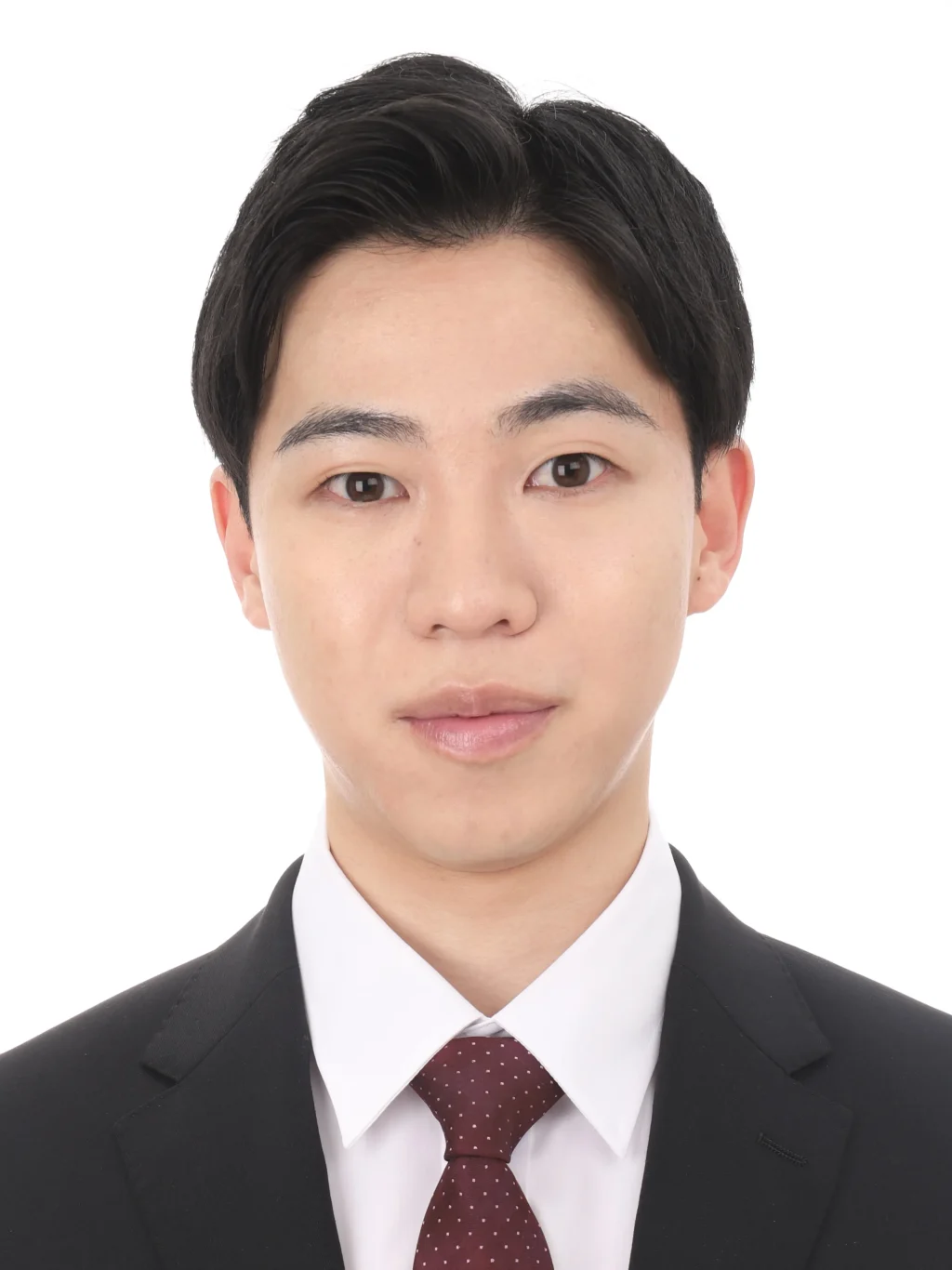 女子就活生の証明写真のビフォー