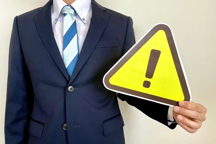 就活生必見！証明写真の撮影時「ボタン」はどこまで閉めるのが正解？2