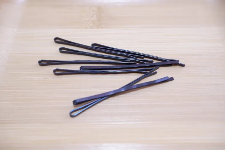 就活の証明写真で前髪に「ピン」をつけるのはアリ？注意点をプロが解説2