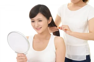 就活の証明写真で「パーマ」はダメ？パーマのまま撮る2つの対処法2