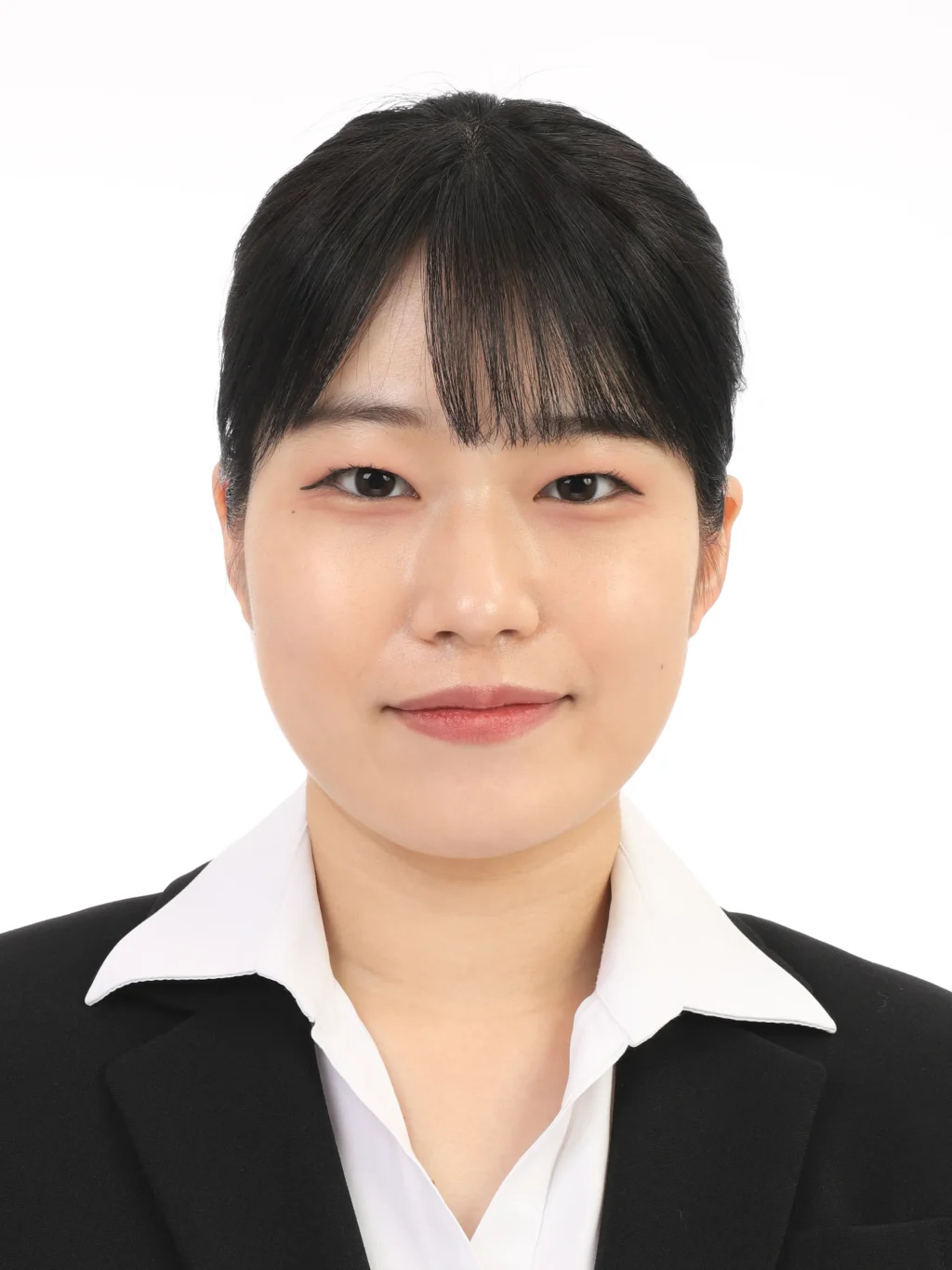 女子就活生の証明写真のビフォー