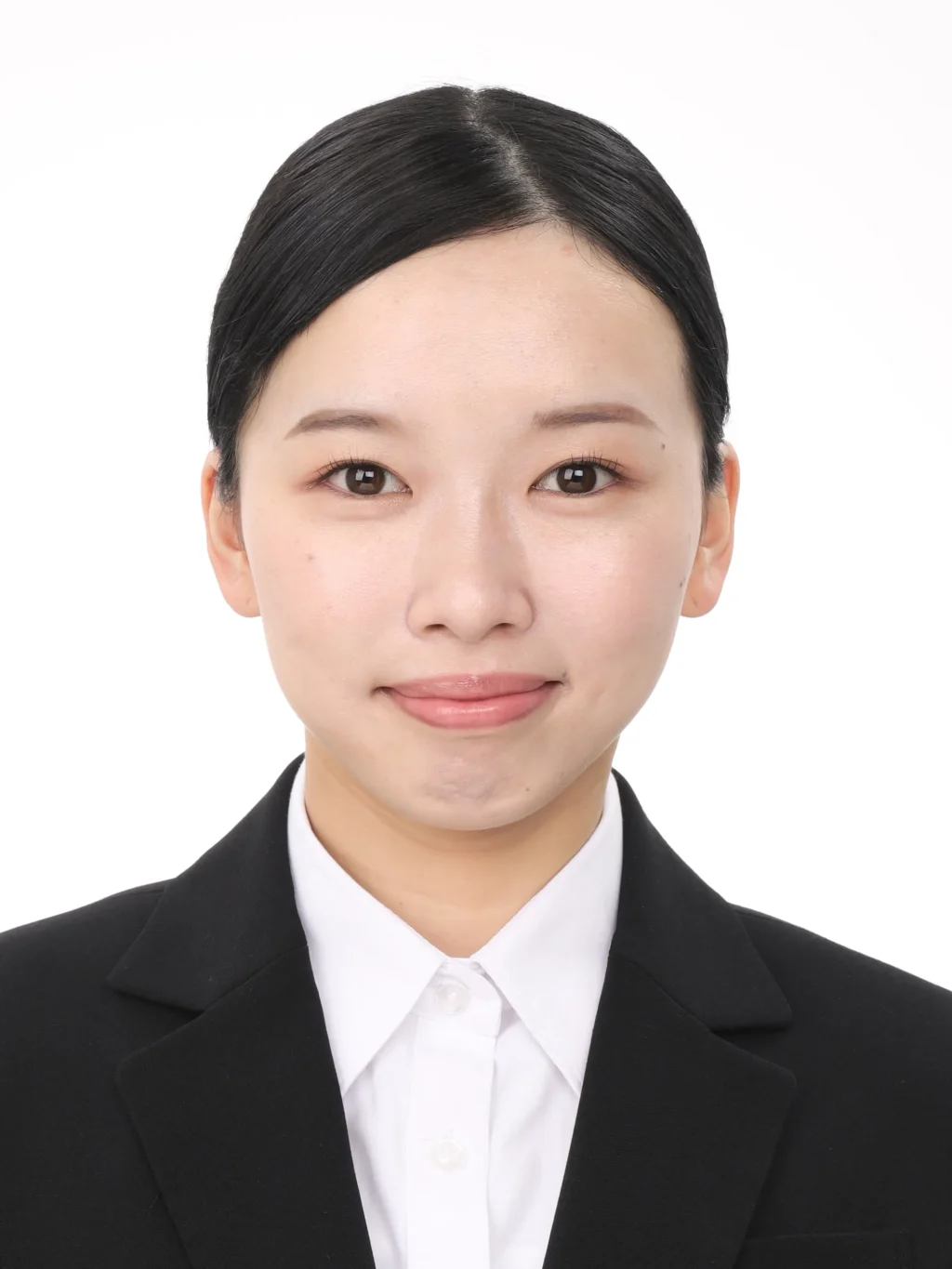 女子就活生の証明写真のビフォー