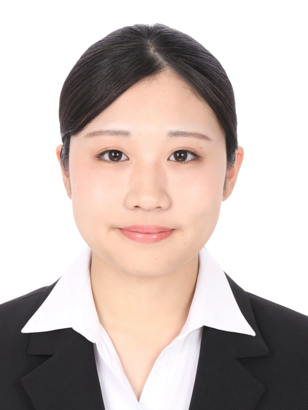 女子就活生の証明写真のビフォー