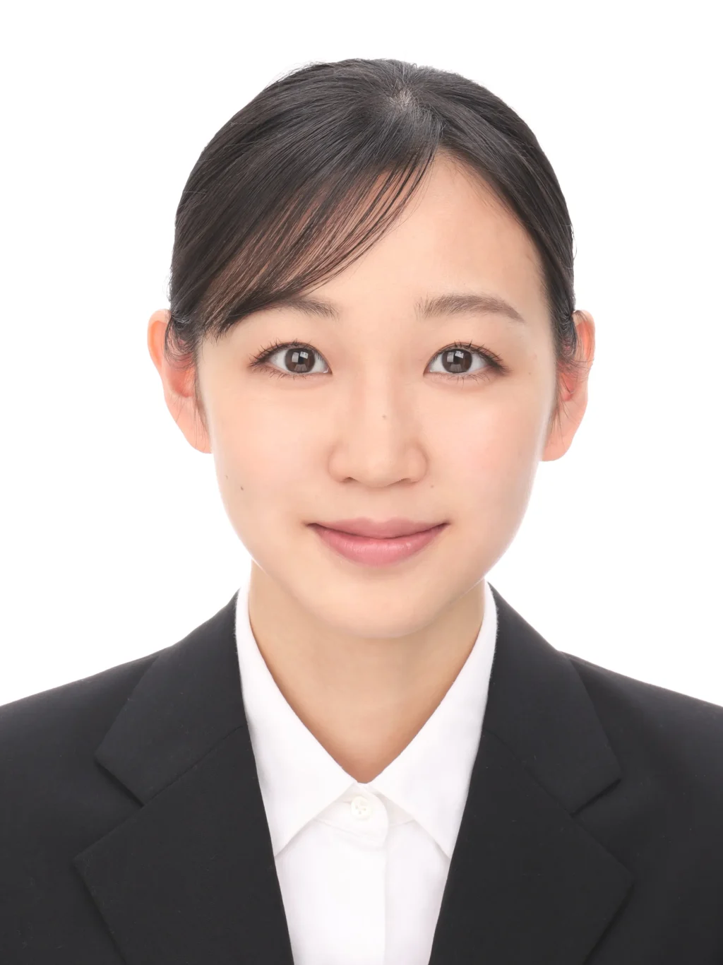 女子就活生のプロがヘアメイクして、撮影指導をした証明写真のアフター