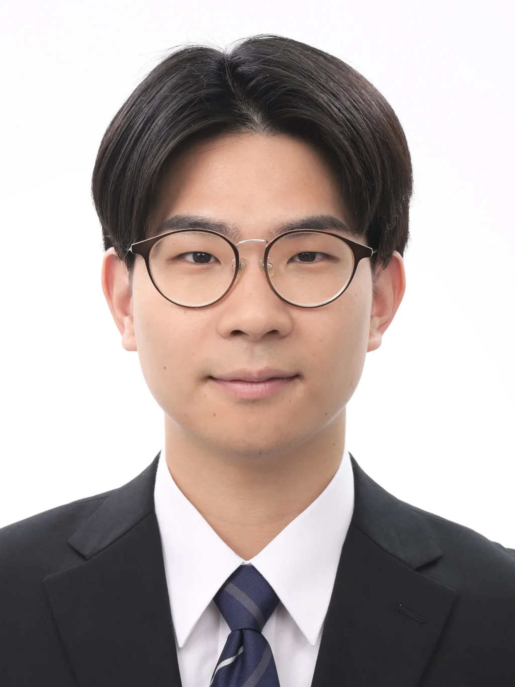 女子就活生の証明写真のビフォー