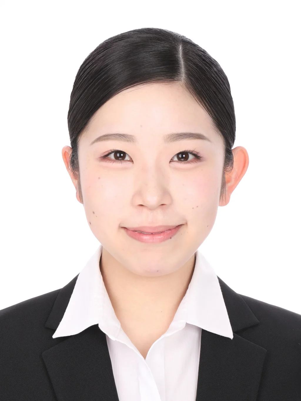 女子就活生の証明写真のビフォー