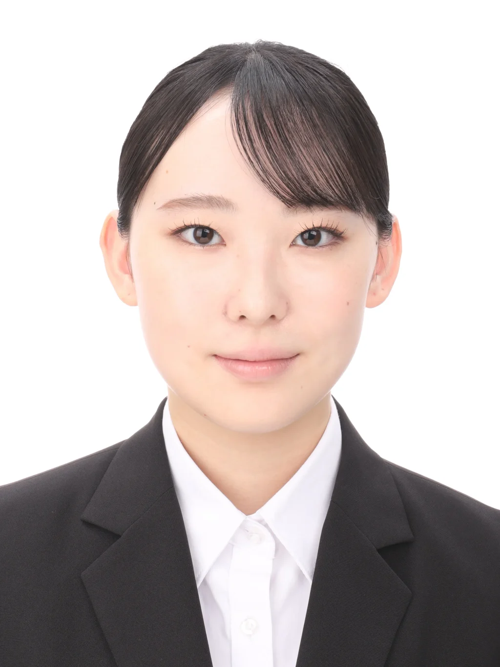 女子就活生の証明写真のビフォー