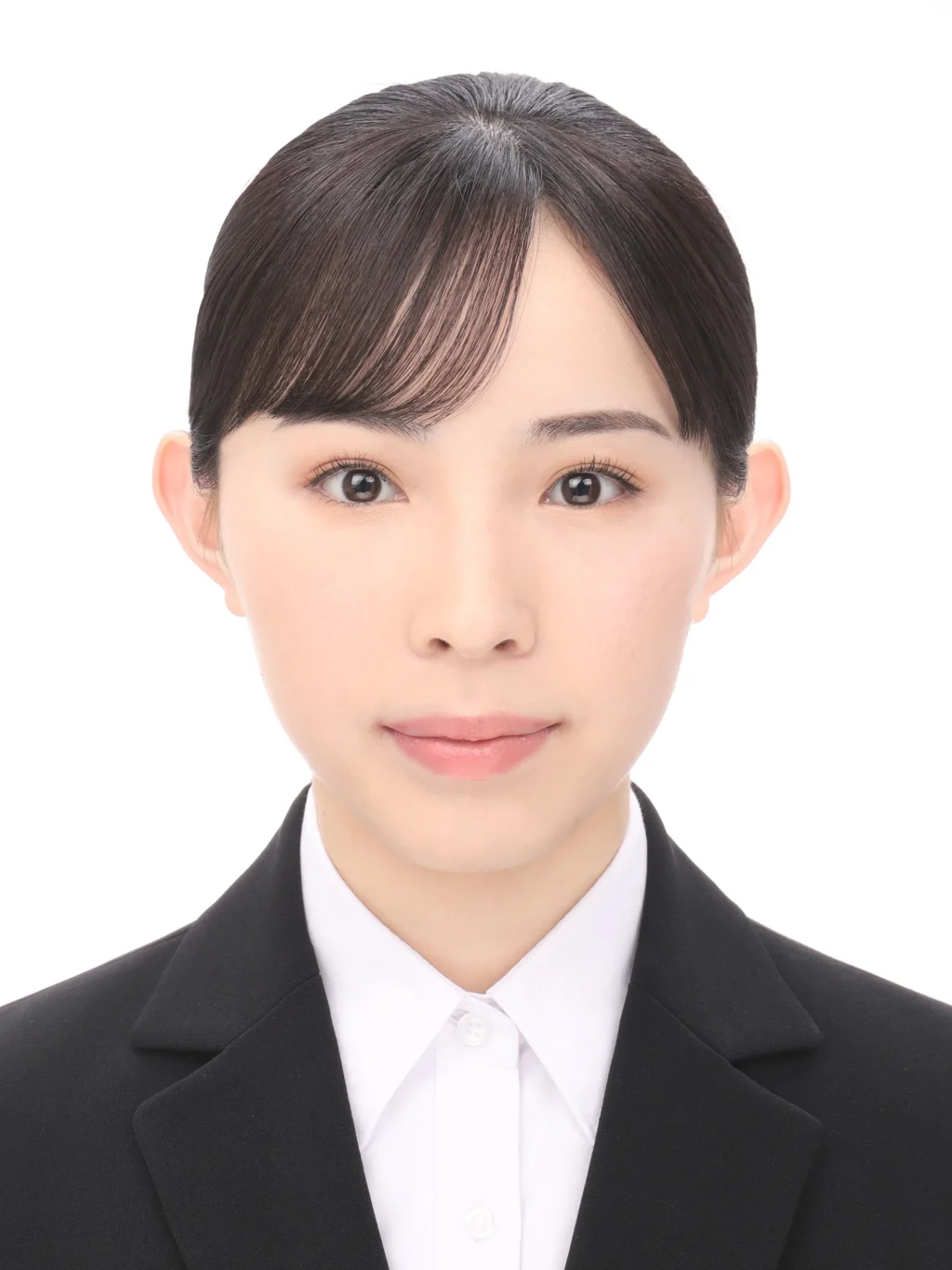 女子就活生のプロがヘアメイクして、撮影指導をした証明写真のアフター